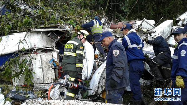 目前巴西和哥伦比亚的调查人员正在检查飞机的两个黑匣子